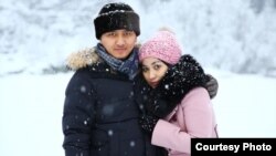 Andika Surachman dan Anniesa Hasibuan, pemilik perusahaan agen perjalanan umrah PT First Anugerah Karya Wisata atau "First Travel". (Foto: Facebook Anniesa Hasibuan).