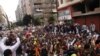 埃及警方用催泪弹驱散示威活动