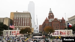 Dealey Plaza is pictured during "The 50th: Honoring the Memory of President John F. Kennedy", a ceremony marking the assassination of President Kennedy in Dallas, Texas November 22, 2013. REUTERS/Mike Stone (UNITED STATES - Tags: POLITICS ANNIVERSARY)