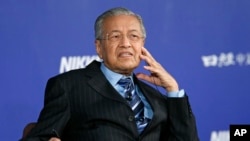 马来西亚总理马哈蒂尔在东京召开的“亚洲的未来”国际会议上讲话。（2018年6月11日）