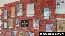កាសែត Malaysiakini មាន​ជញ្ជាំង​ «Press Freedom Wall» ដែល​បង្ហាញ​ពី​កាសែត​ដែល​ត្រូវ​បាន​បិទ​ឬ​ផ្អាក​ដោយ​រដ្ឋាភិបាល។