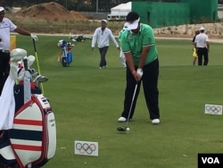 Thai golfer Kiradech Aphibarnrat practices on the Olympic course in Rio de Janeiro, Brazil.(P. Brewer/VOA)