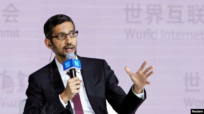 谷歌首席执行官皮查伊在中国乌镇举行的第四届世界互联网大会上讲话。（2017年12月3日）
