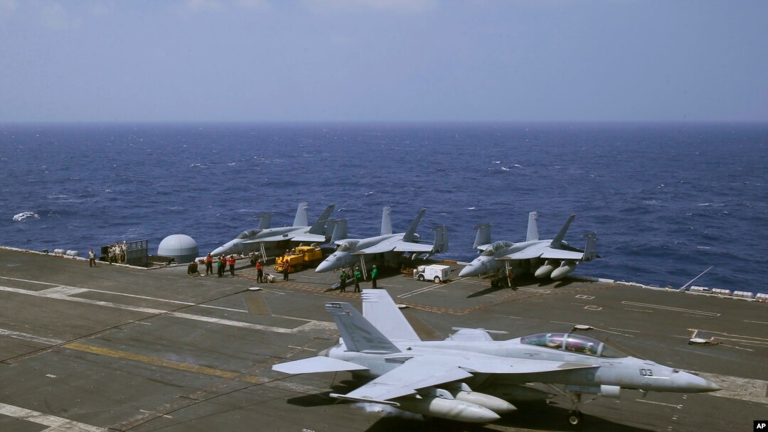 د سمندرۍ بېړۍ په دغه ګروپ کې د يُو اېس اېس کارل ونس نومې جهاز بردار په ګډون درې میزائل شکن سمندري جهازونه هم شامل دي.