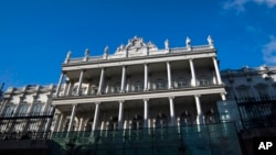 Palais Coburg, tempat berlangsungnya pembicaraan nuklir tertutup di Wina, Austria, 17 Desember 2021. (AP Photo/Michael Gruber)