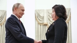 Presiden Rusia Vladimir Putin menerima Menlu Korea Utara Choe Son Hui di Kremlin, Senin (4/11). 