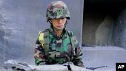 South Korean Marine Lt. Kim Jong-soo shows fragments of shells fired by North Korea to the media on Yeonpyeong island, South Korea, 25 Nov., 2010.