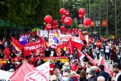 Los españoles celebran el Día de los Trabajadores en Madrid el 1 de mayo de 2021.