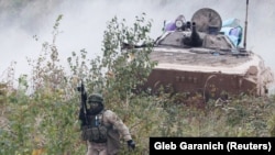 Ukraina menggelar latihan militer "RAPID TRIDENT - 2021" bersama pasukan AS dan NATO di wilayah Lviv, Ukraina, 24 September 2021. (Foto: Gleb Garanich/Reuters)