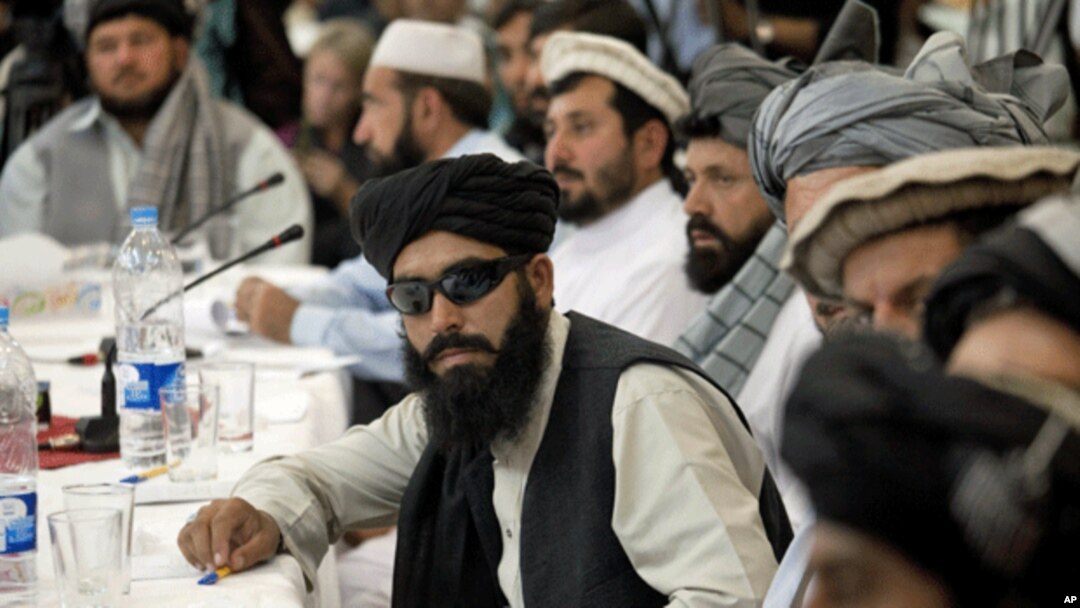 Beberapa anggota Taliban dalam sebuah pertemuan (foto: dok). Delegasi Taliban telah bertemu dengan pejabat dan ulama Iran, meskipun mereka memiliki ideologi yang berbeda. 