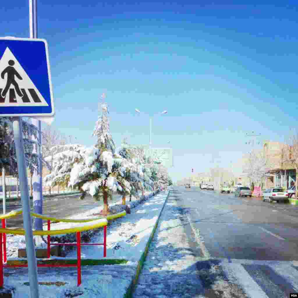 خیابان پوشیده از برف در کرکوند اصفهان عکس: (ارسالی شما)