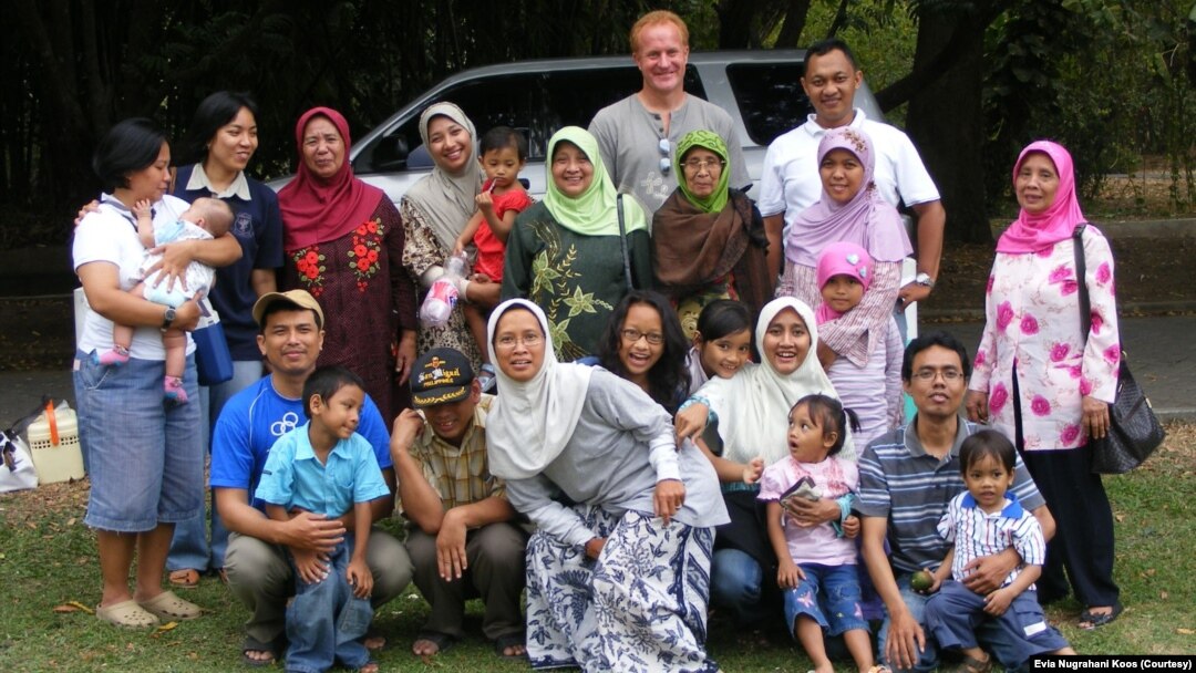 Evia Nugrahani Koos dan keluarga. (Foto:Evia Nugrahani Koos)