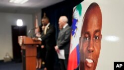 Атентатот, кој го извршија колумбиски платеници, наводно регрутирани од група од Хаити и Американци со државјанство од Хаити, го втурна Хаити во длабоки политички превирања.