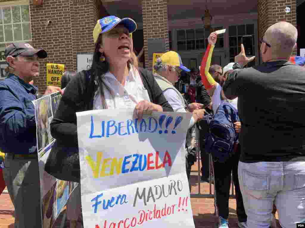 Desde la Embajada de Venezuela en la capital estadounidense, venezolanos llegan a apoyar la Operación Libertad.&nbsp;