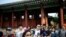 Khách du lịch Trung Quốc tham quan Dinh Gyeongbok trung tâm Seoul Hàn quốc ngày 5/10/2016.  