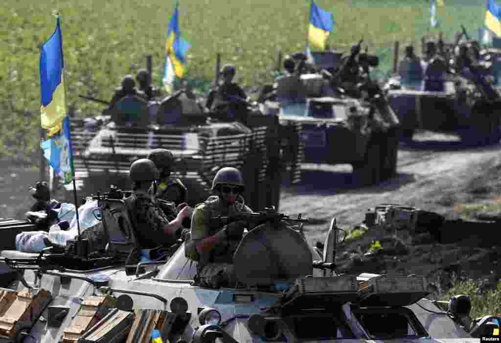 Ukrainian troops are pictured near Slovyansk, July 11, 2014. 