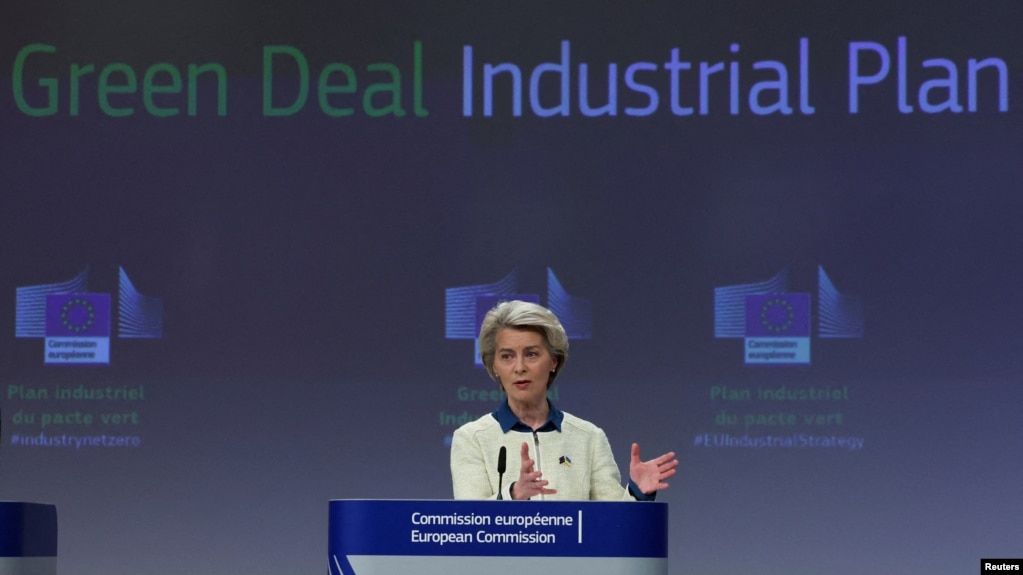 欧盟委员会主席乌尔苏拉·冯德莱恩2023年2月1日在比利时布鲁塞尔介绍”绿色协议工业计划”。