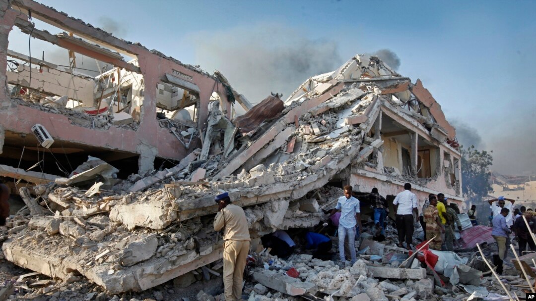 Gedung-gedung yang hancur akibat ledakan di Mogadishu, Somalia, 14 Oktober 2017. 