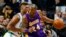 Kobe Bryant des Los Angeles Lakers contre les Boston Celtics pendant le deuxième trimestre d'un match de basket de la NBA à Boston le mercredi 30 décembre 2015. (AP Photo / Winslow Townson)