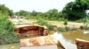 Ponte destruída em Liupo, Nampula