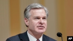 Direktur FBI Christopher Wray memberikan keterangan di depan Komisi DPR AS di Washington, DC Rabu (31/1). 