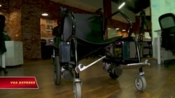 Điều khiển xe lăn bằng giọng nói