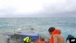 اسټریلیا سره نزدې ۴٨ هجرت کونکې مړه شوې