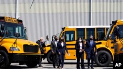 دیدار کامالا هریس، معاون رئیس جمهوری آمریکا، از شرکت سازنده اتوبوس «تامس» - ۱۹ آوریل ۲۰۲۱