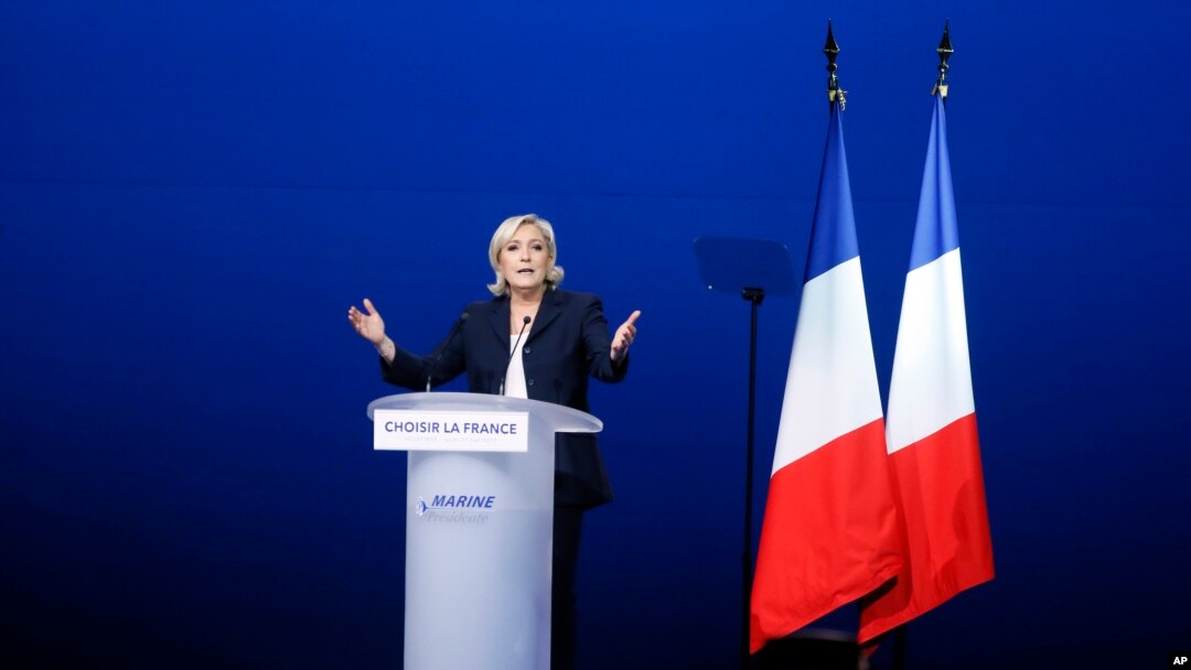 Capres ekstrem kanan Perancis, Marine Le Pen menghadiri pertemuan di Villepinte, luar kota Paris, 1 Mei 2017. (AP Photo/Francois Mori)