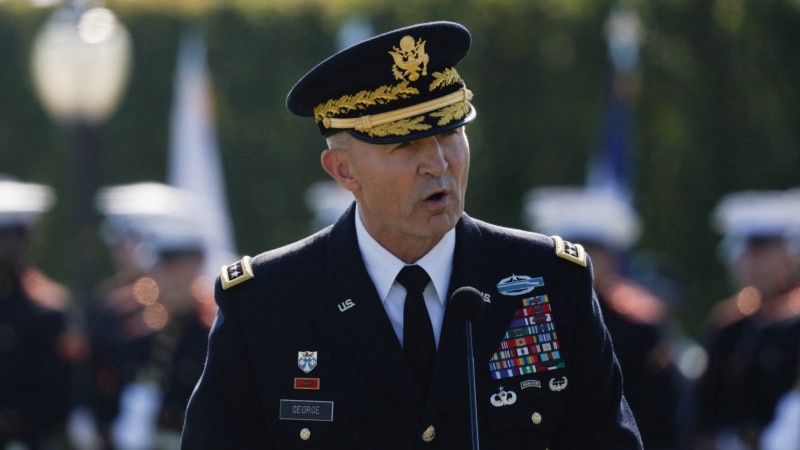 وزیر جنگ ایالات متحده چند فرمانده ارشد ارتش آمریکا را برکنار کرد