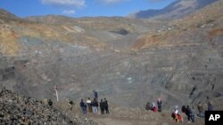 Farqin, periodista de la VOA, fue arrestada en un punto de control cuando se dirigía a una mina de cobre que se derrumbó el pasado día 17 de noviembre en la región de Siirt, sepultando a 16 mineros.