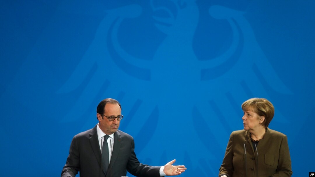 Thủ tướng Đức Angela Merkel (bên phải) và Tổng thống Pháp Francois Hollande trước cuộc hội đàm tại Berlin, ngày 13/12/2016.