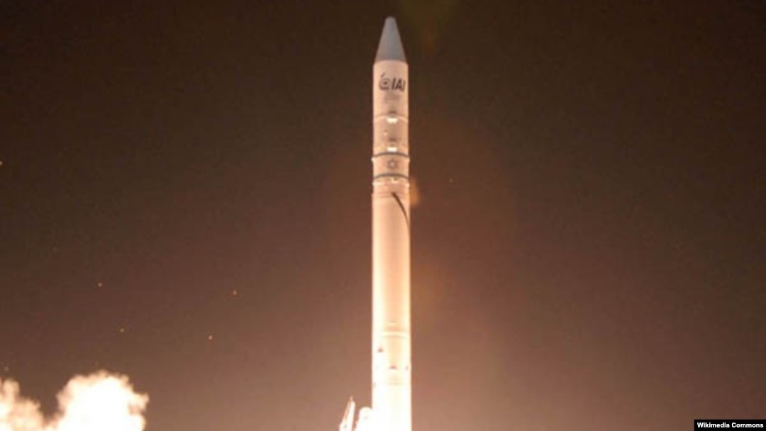 Peluncuran satelit mata-mata Israel Ofek-7 menggunakan roket Shavit (foto: dok).