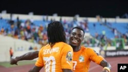 Serge Aurier (de face) lors de la CAN 2015 avec les Eléphants de Cote d'Ivoire.