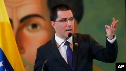 Jorge Arreaza, canciller de Venezuela, aseguró que su país está consultando con el resto de países acompañantes y garantes del proceso de paz, para generar estrategias que permitan restablecer los contactos entre las partes. 