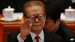 Pengadilan Spanyol hari Senin (18/11) mengeluarkan surat penangkapan terhadap mantan Presiden China Jiang Zemin (foto: dok). 