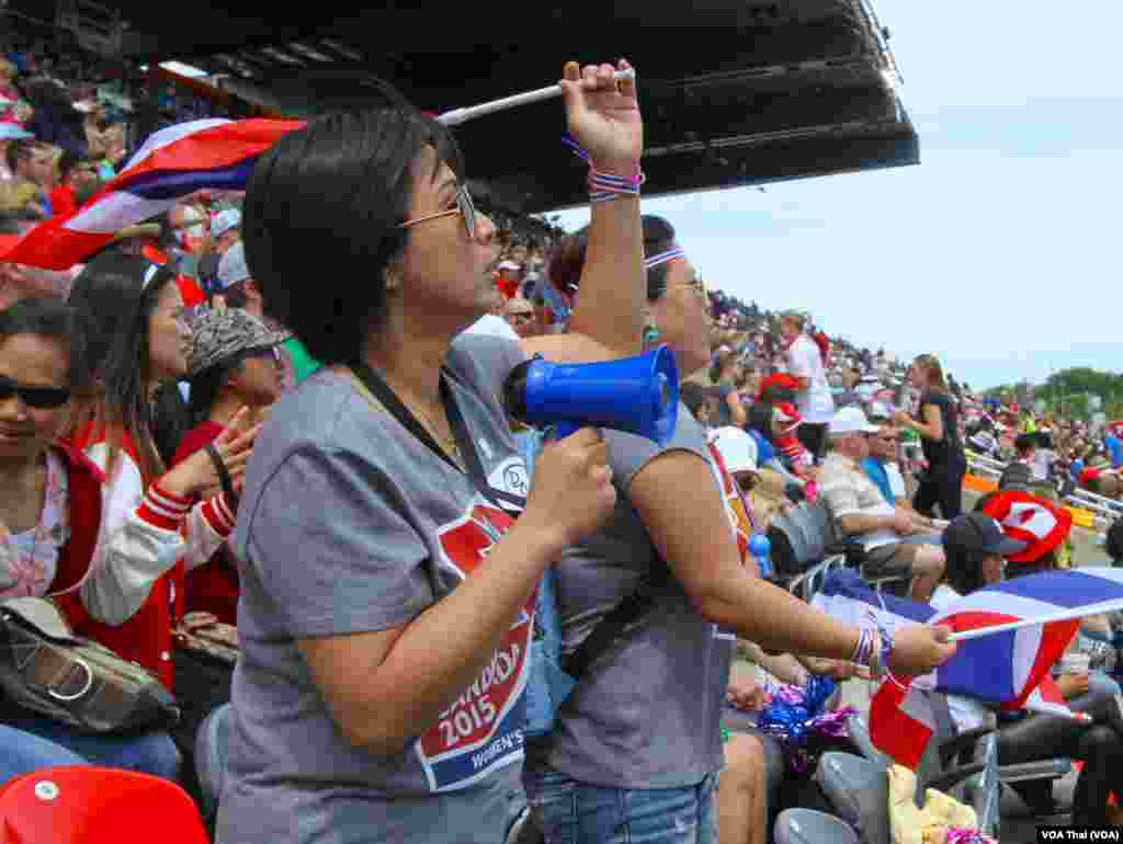 Thai Football fans in Ottawa