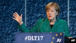 德国总理默克尔发表讲话。（2017年10月7日）