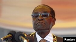 津巴布韦总统穆加贝在哈拉雷，2015年8月10日。（资料照片）