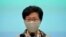 លោកស្រី Carrie Lam ស្តាប់​សំណួរ​របស់​អ្នក​សារព័ត៌មាន នៅ​ក្នុង​សន្និសីទ​កាសែត​មួយ​នៅ​ក្នុង​ក្រុង​ហុងកុង កាលពី​ថ្ងៃទី២ ខែមិថុនា ឆ្នាំ២០២០។