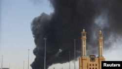 یک انبار نفتی عمده آرامکو در شهر جده روز جمعه مورد حمله حوثی‌ها قرار گرفت.