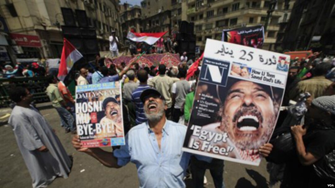 Para demonstran di lapangan Tahrir, Kairo (foto: dok.).