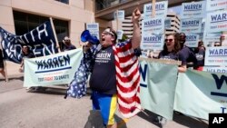 Bobby Bauch, of Dubuque, Iowa, leads cheers for Democratic presidential candidate Elizabeth Warren before the Iowa Democratic Party's Hall of Fame Celebration, June 9, 2019, in Cedar Rapids, Iowa. 