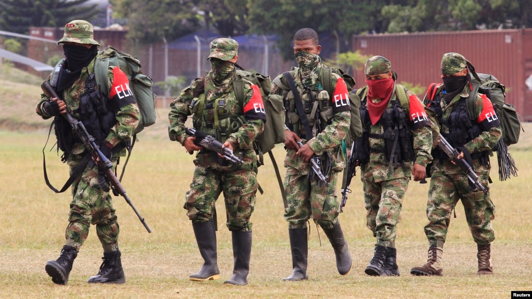 Beberapa anggota kelompok pemberontak terbesar kedua di Kolombia, ELN (foto: dok). 