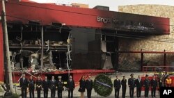 Mexico's President Felipe Calderon and his wife Margarita Zavala attend a ceremony outside the Casino Royale after a deadly assault, in Monterrey, August 26, 2011