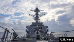 美国海军本福德号导弹驱逐舰2021年7月12日在南中国海执行航行自由行动（美国海军推特）
