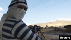 Free Syrian Army fighters are seen in Daria near Damascus, Syria, November 25, 2012.