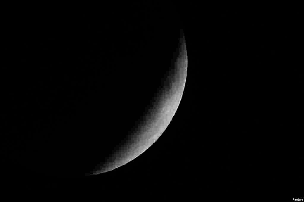 15اپریل کو ہونے والے چاند گرہن اپنے عروج پر رواں دواں ہے