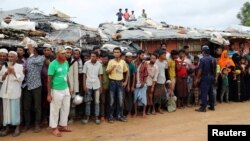 FILE - Rohingya refugees gather during the visit of UN secretary general Antonio Guterres and World Bank president Jim Yong Kim at the Kutupalong refugee camp in Cox’s Bazar, Bangladesh, July 2, 2018. (REUTERS/Mohammad Ponir Hossain)