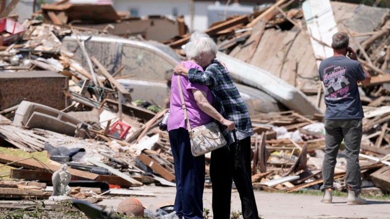 Centro-norte de EEUU podría registrar tormentas mientras en Iowa limpian los daños de los tornados